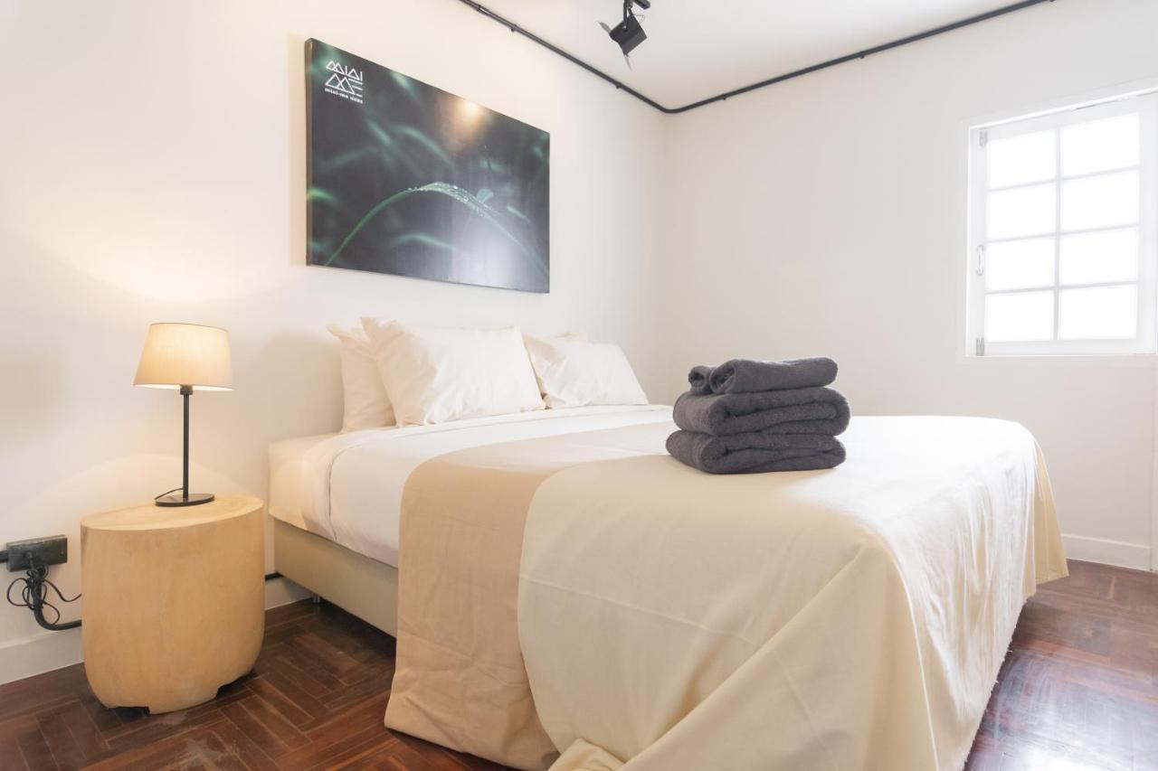 Mini-Me Hubs, Charm Suites & Pool In Old City Chiang Mai Exteriör bild