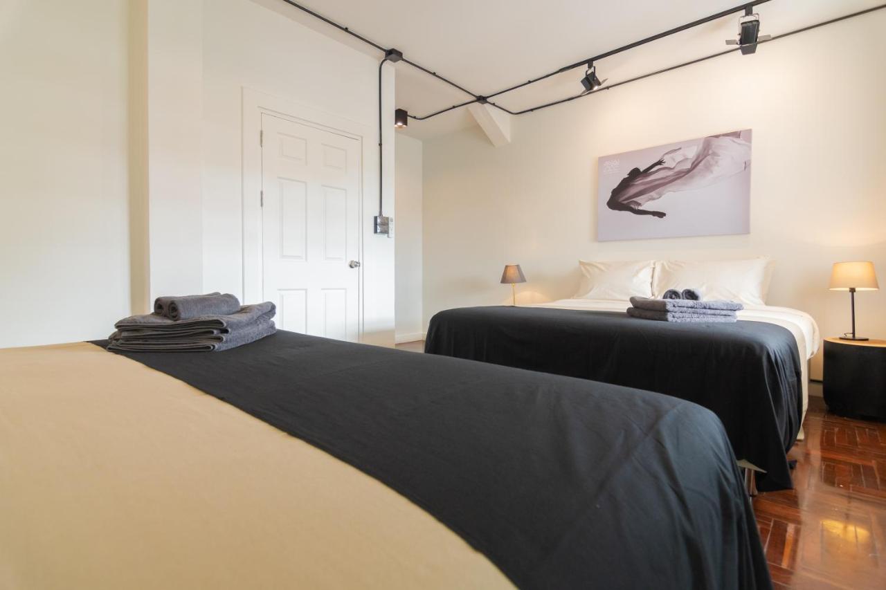 Mini-Me Hubs, Charm Suites & Pool In Old City Chiang Mai Exteriör bild