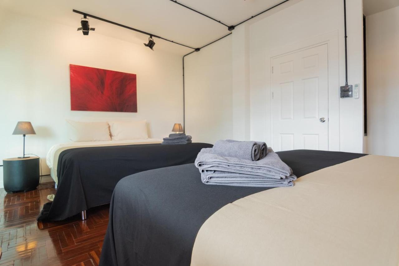 Mini-Me Hubs, Charm Suites & Pool In Old City Chiang Mai Exteriör bild
