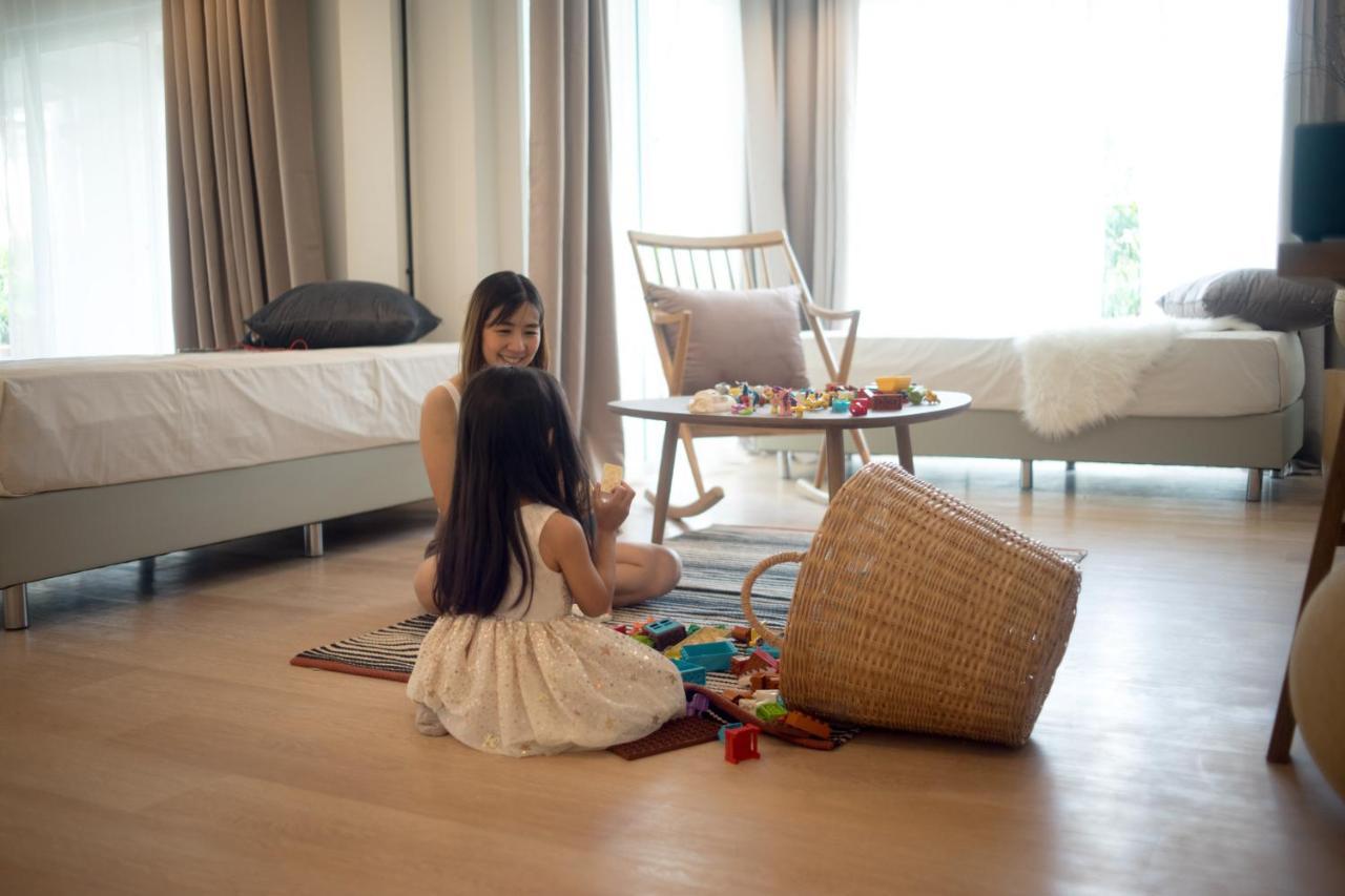 Mini-Me Hubs, Charm Suites & Pool In Old City Chiang Mai Exteriör bild