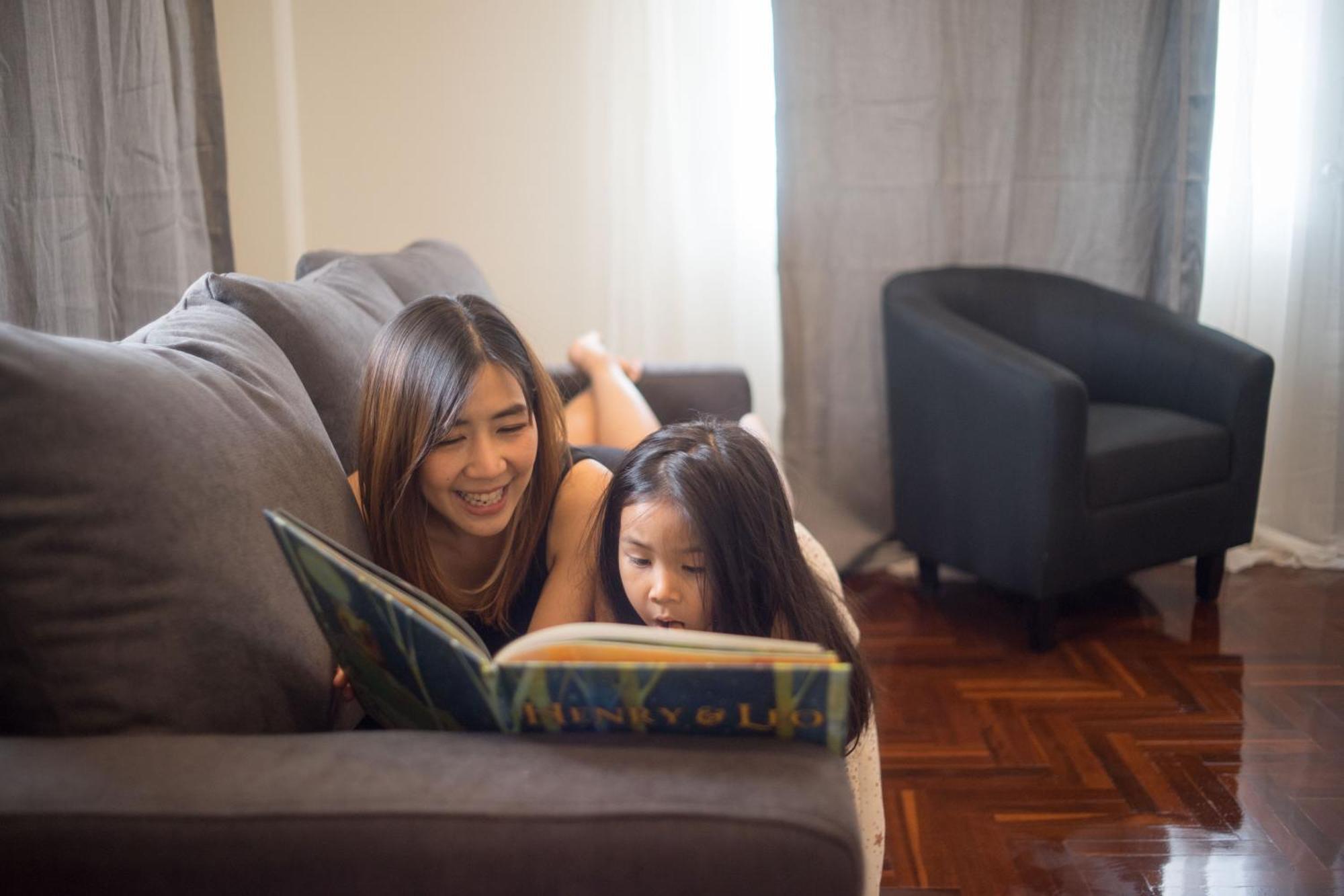 Mini-Me Hubs, Charm Suites & Pool In Old City Chiang Mai Exteriör bild