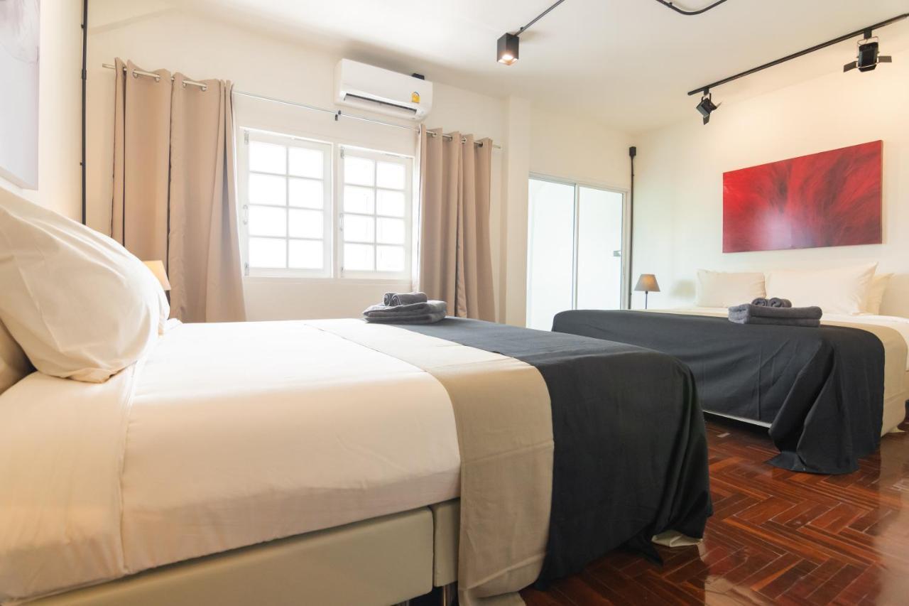 Mini-Me Hubs, Charm Suites & Pool In Old City Chiang Mai Exteriör bild