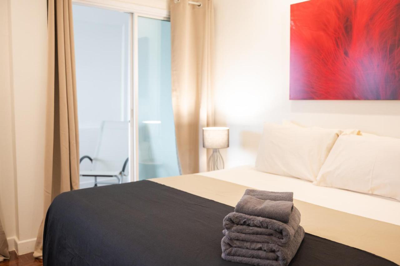 Mini-Me Hubs, Charm Suites & Pool In Old City Chiang Mai Exteriör bild