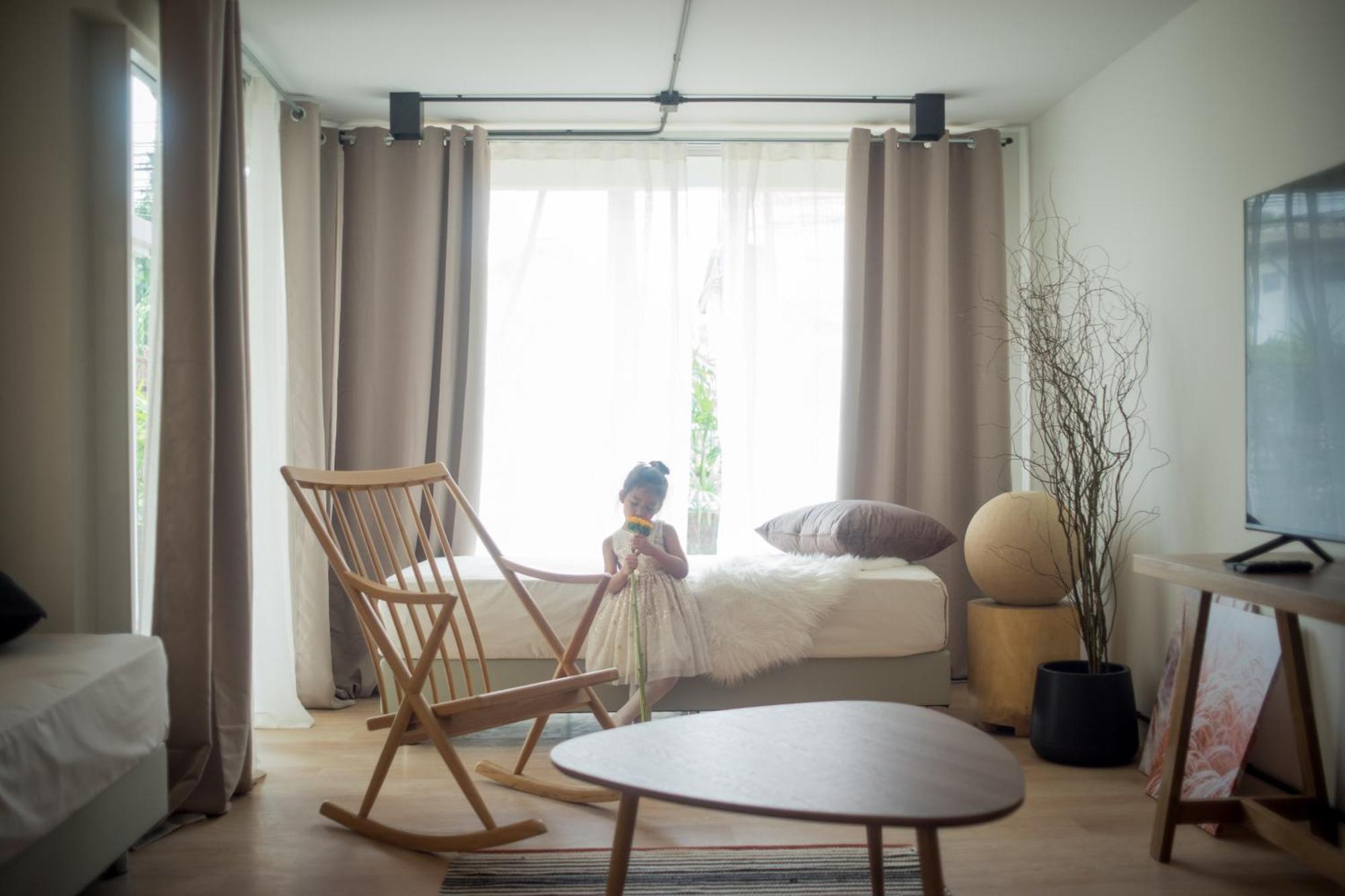 Mini-Me Hubs, Charm Suites & Pool In Old City Chiang Mai Exteriör bild