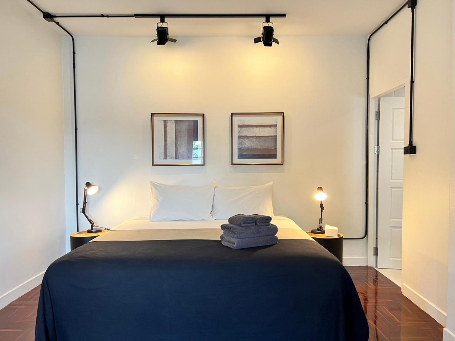 Mini-Me Hubs, Charm Suites & Pool In Old City Chiang Mai Exteriör bild