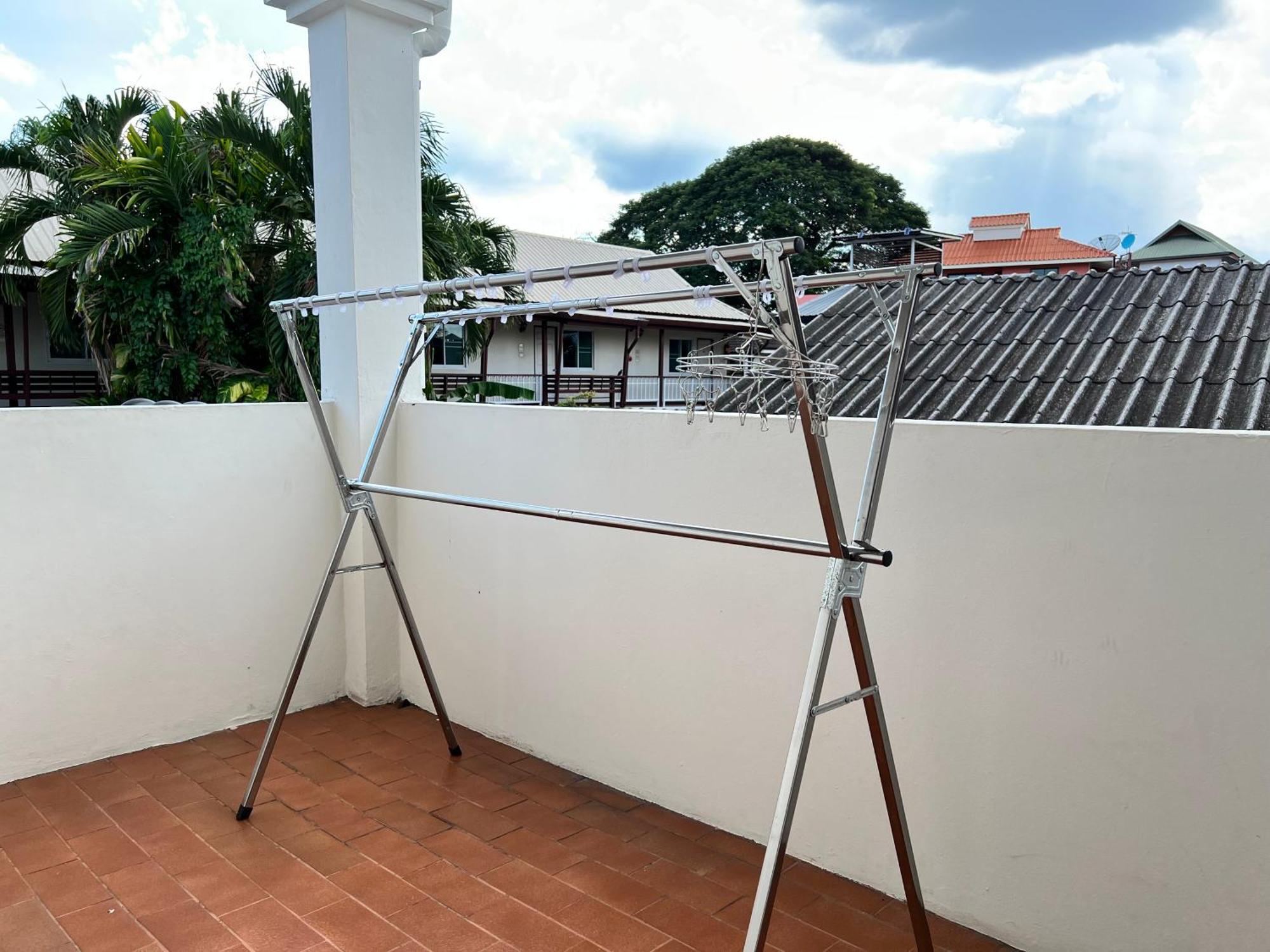 Mini-Me Hubs, Charm Suites & Pool In Old City Chiang Mai Exteriör bild